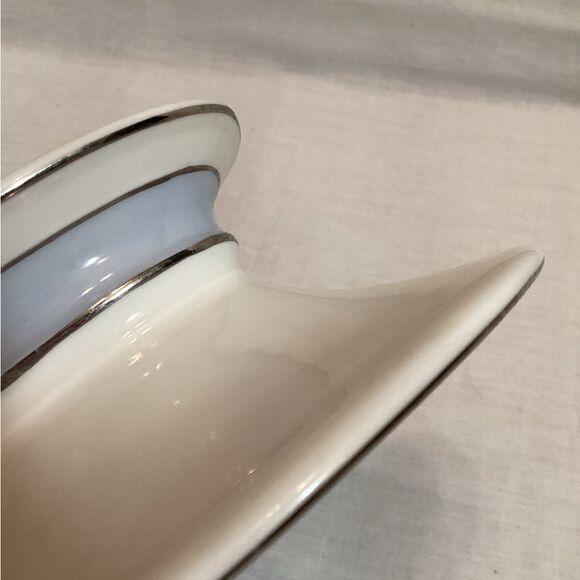 Elegant White Ceramic Footed Soap Bowl with Blue Accent Vintage Croscill Unused - Picture 9 of 10